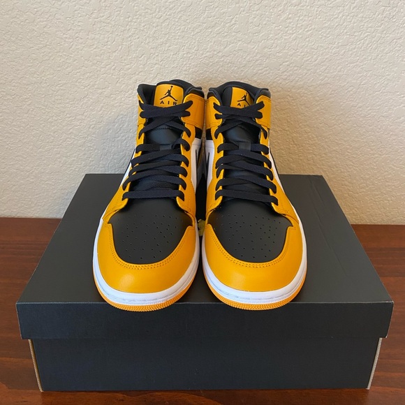 (SOLD) Air Jordan 1 Mid 'Reverse Yellow Toe' - Picture 5 of 9